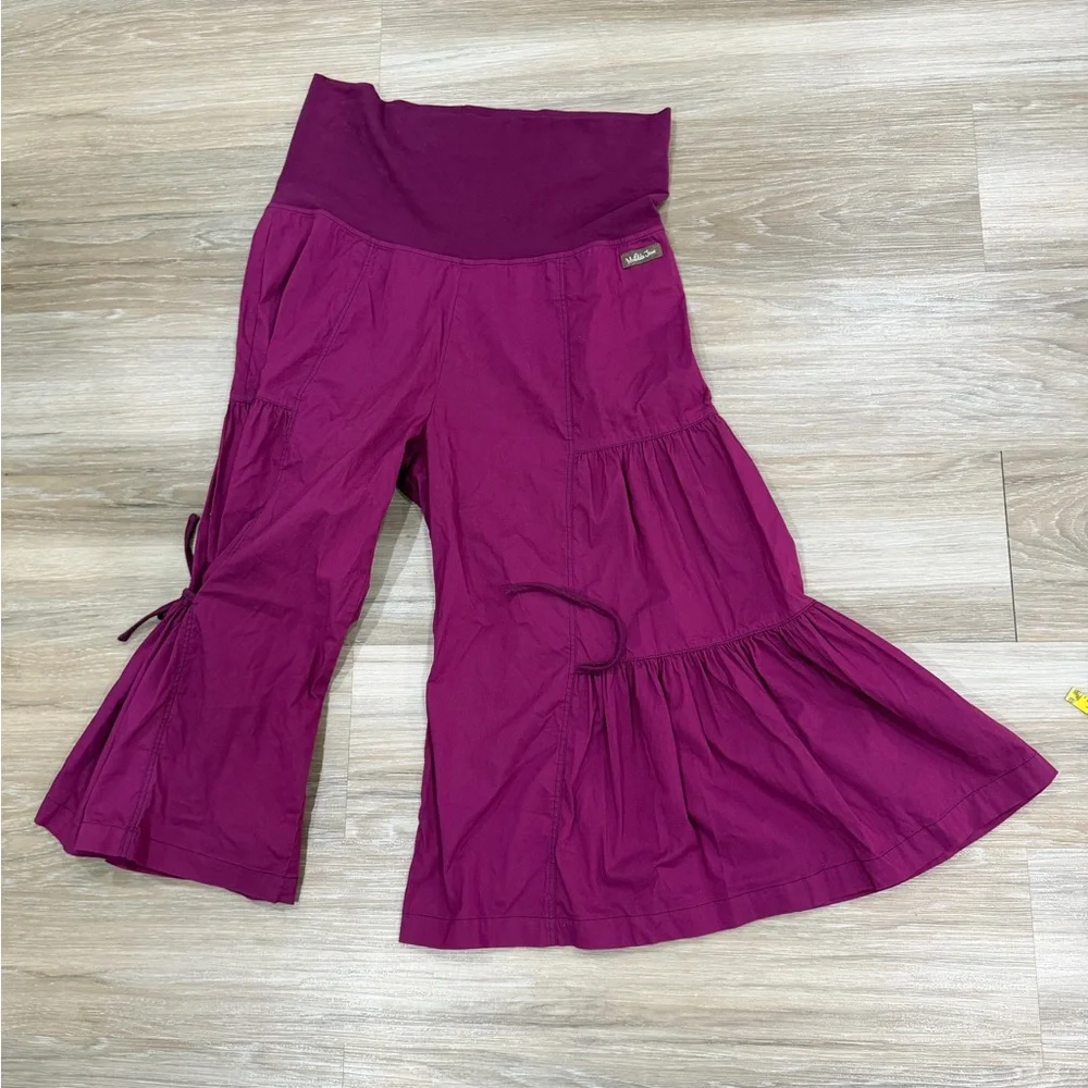 Matilda Jane Size M Palazzo Pants
Capris Cropped Elastic Waist
Cranberry Red - Picture 10 of 13